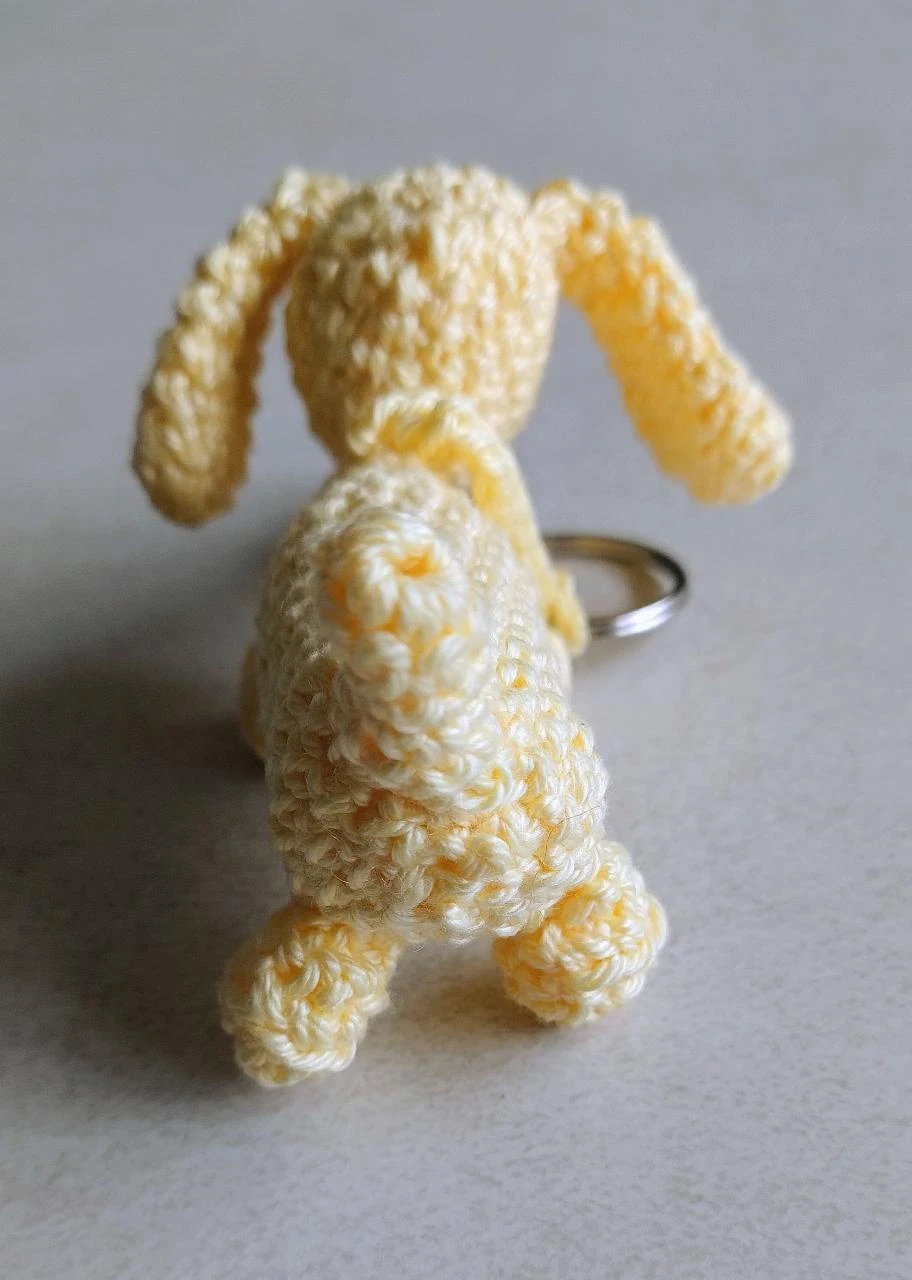 Colgante de llave hecho a mano con diseño de teckel amarillo – photo 5